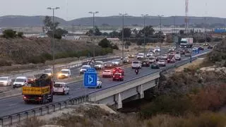 Retenciones por un accidente de tráfico en el túnel de la A-70 en Sant Joan