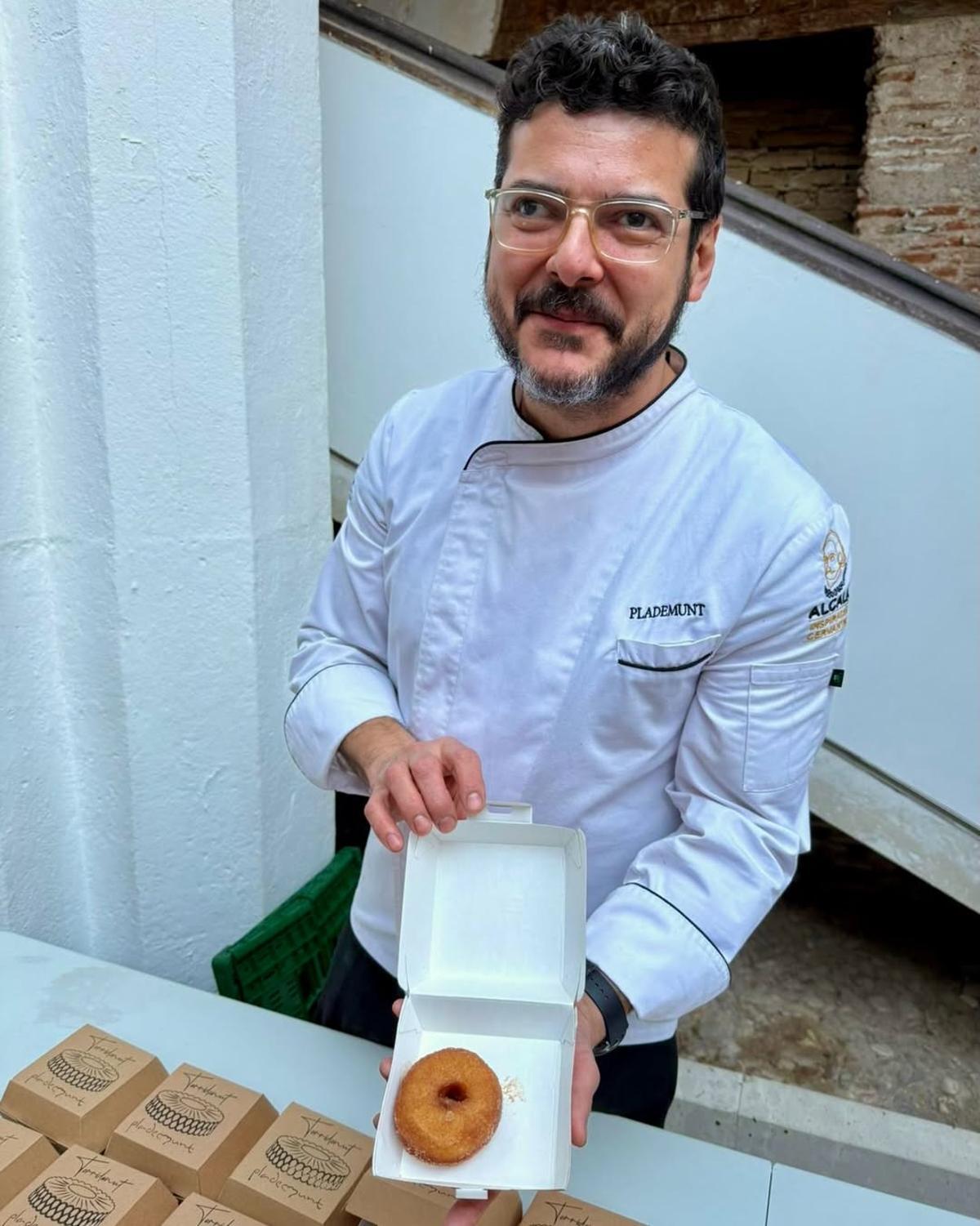 Iván Plademunt, chef de Alcalá de Henares, presenta su torrija en forma de donut