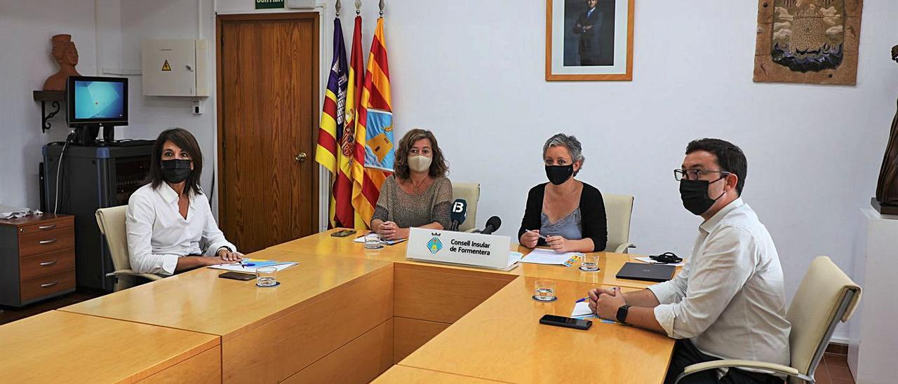 Ana Juan, Francina Armengol, Alejandra Ferrer y Rafael González.