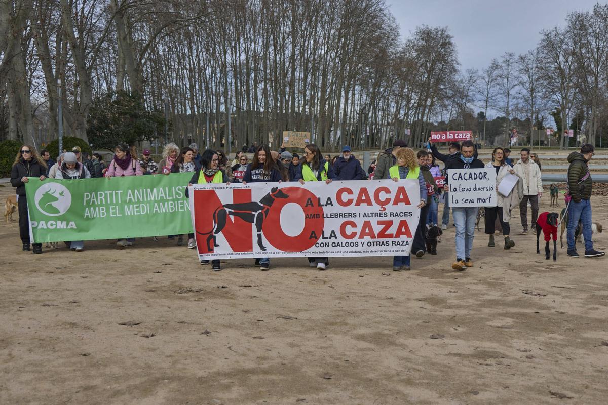 Manifestants reunits a la Copa seguint la convocatòria de la plataforma No a la caça