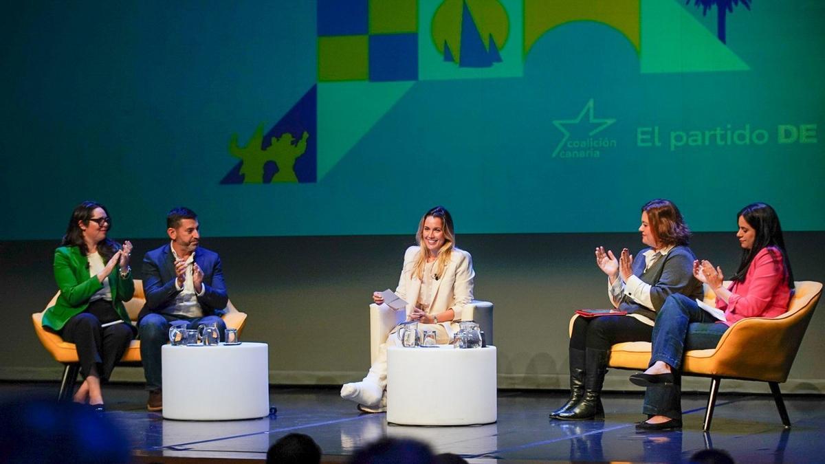 La candidata de Coalición Canaria al Cabildo de Gran Canaria, María Fernández, durante el acto de este sábado.