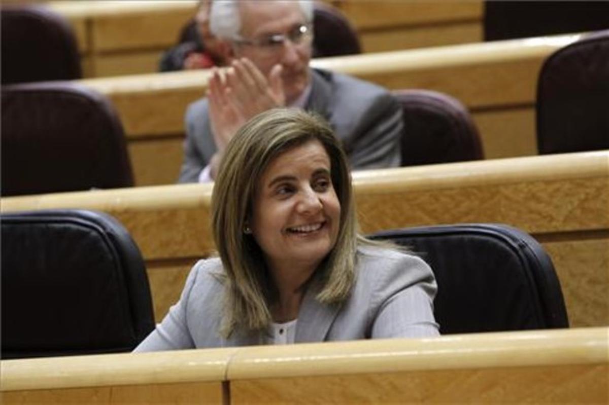 La ministra d’Ocupació i Seguretat Social, Fátima Báñez, durant una sessió de control al Govern.
