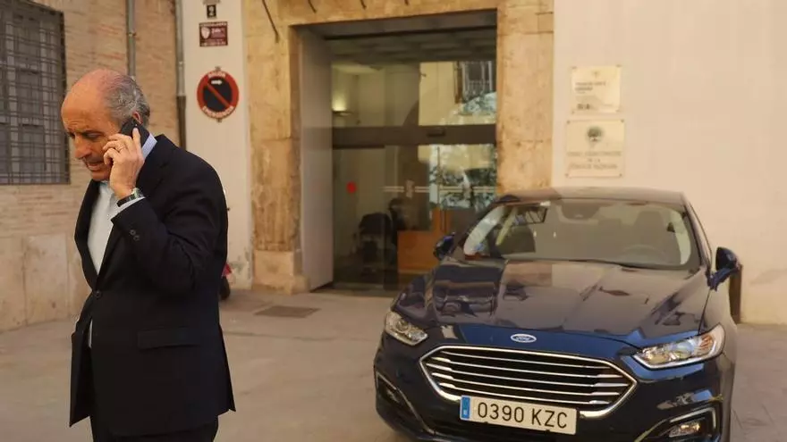 Camps niega los 15.000 euros en gasolina y siembra dudas sobre el control del gasto a los expresidents: "Aquí ha pasado algo"