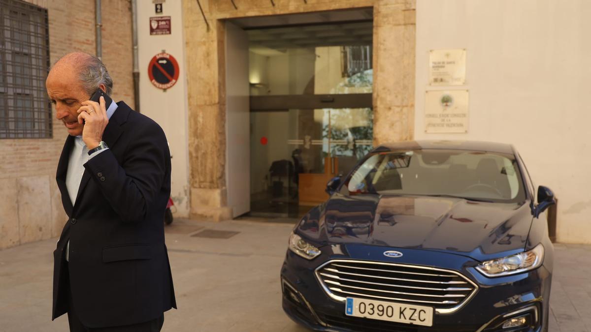 Camps niega los 15.000 euros en gasolina y siembra dudas sobre el control del gasto a los expresidents: "Aquí ha pasado algo"