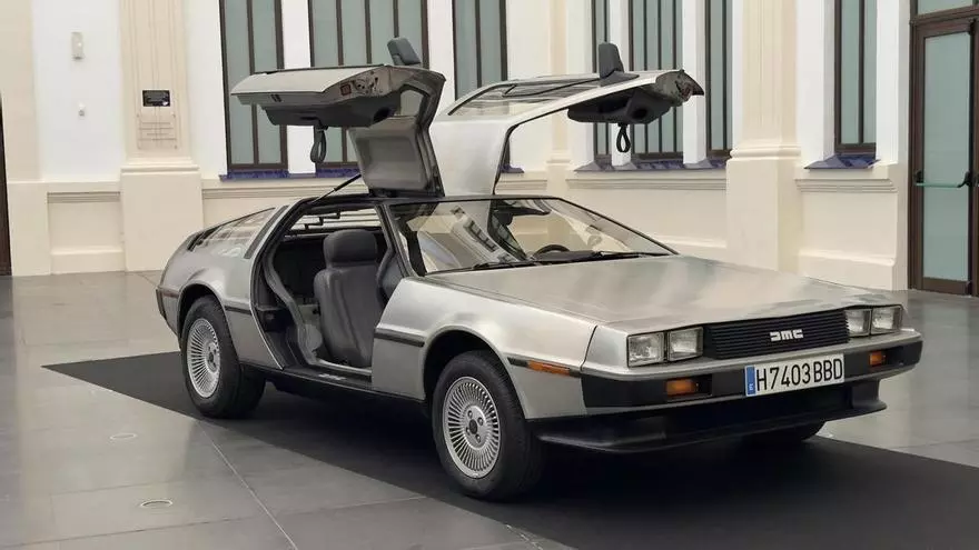 Un DeLorean DMC-12, icono de ‘Regreso al Futuro’, llega al Museo del Automóvil de Málaga