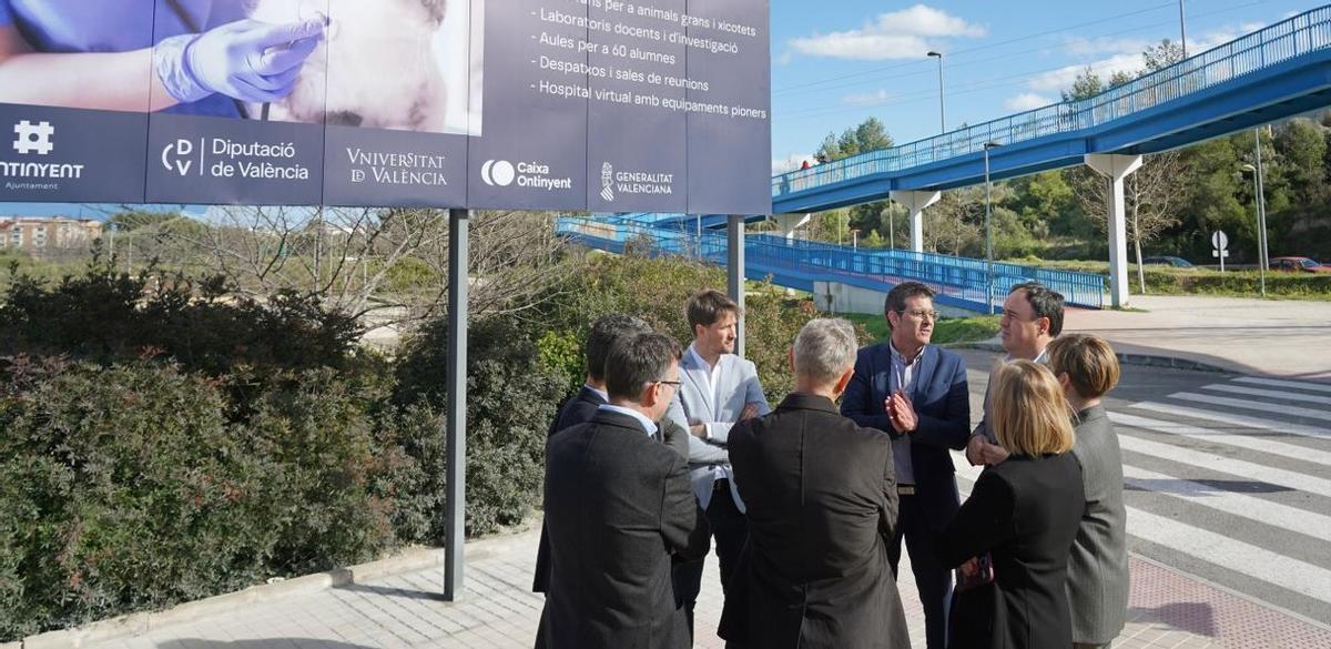 Visita del president Pérez Llorca a los terrenos de la futura Facultad de Veterinaria de Ontinyent.