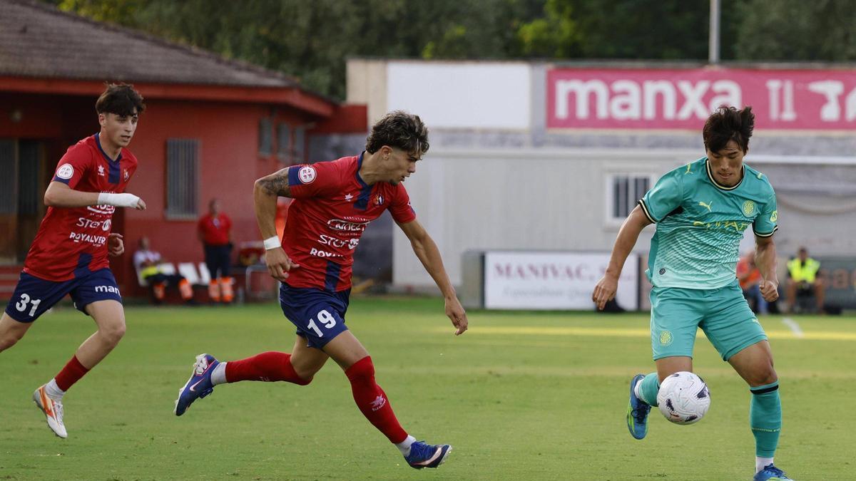 Kim Minsu, en una acció de l'amistós contra l'Olot.