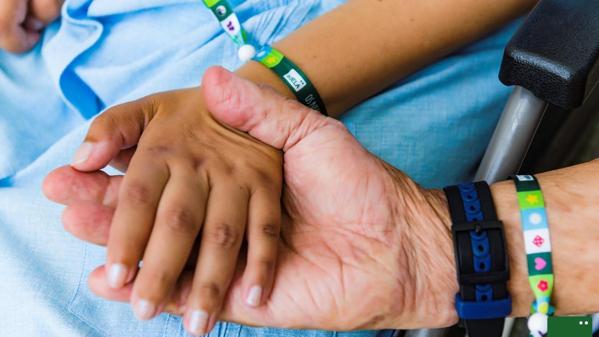 Una paciente con ELA y su cuidador