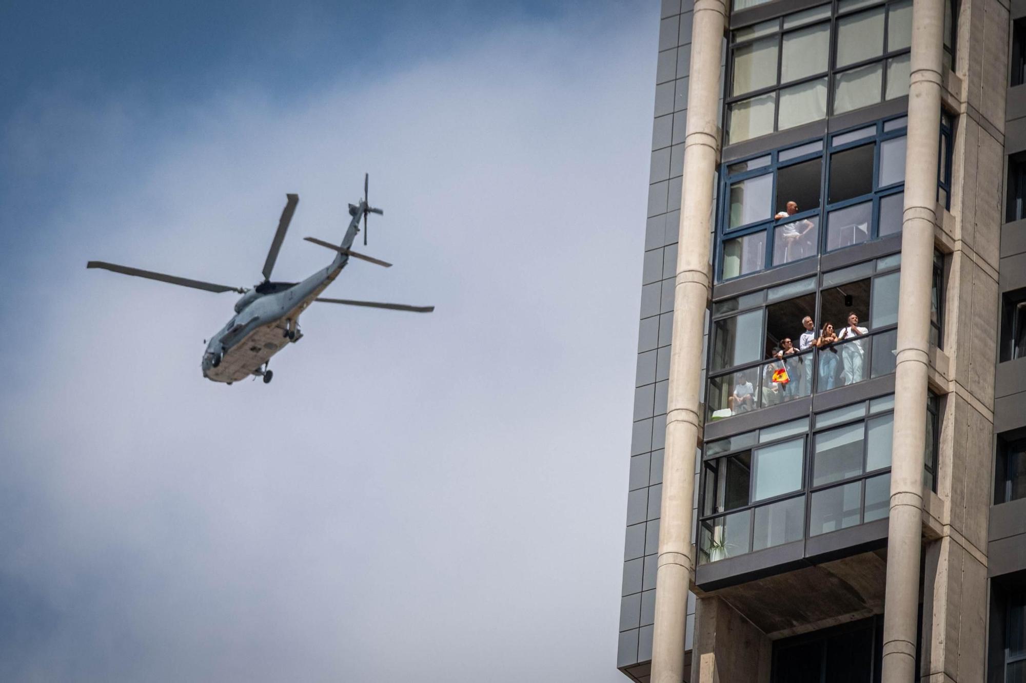 Las mejores imágenes del desfile militar de las Fuerzas Armadas en Tenerife con la presencia de Sus Majestades los Reyes