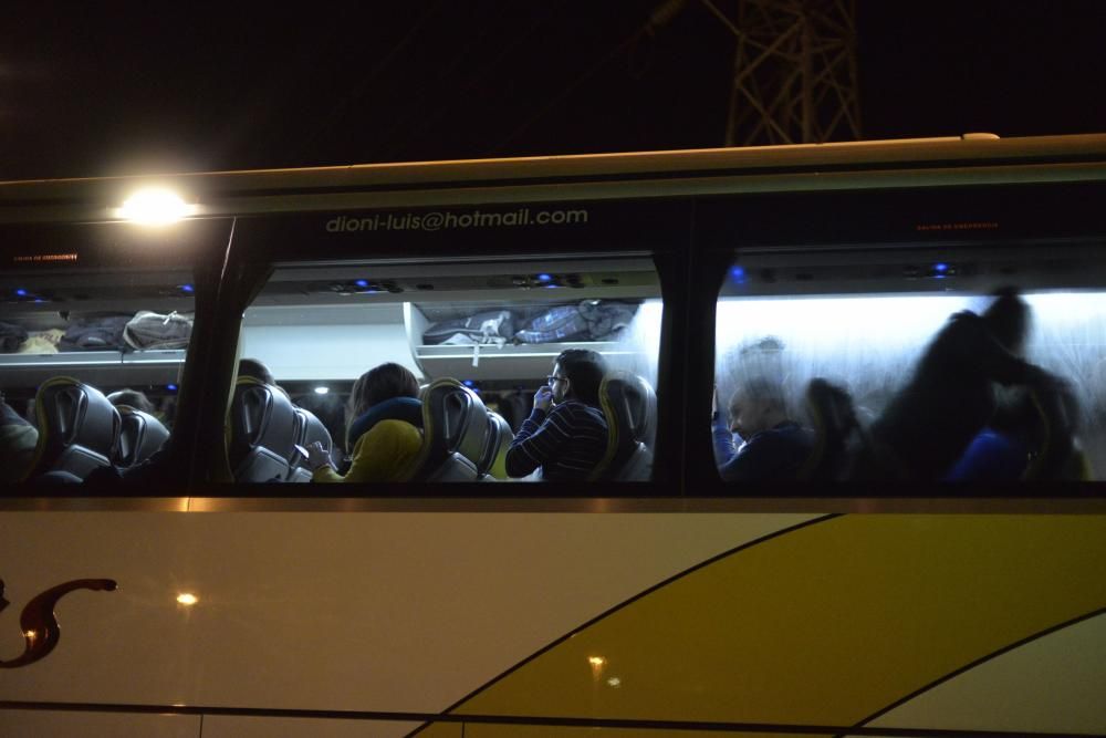 Los trabajadores de Alcoa de Asturias parten hacia Madrid a una manifestación contra el cierre de la fábrica