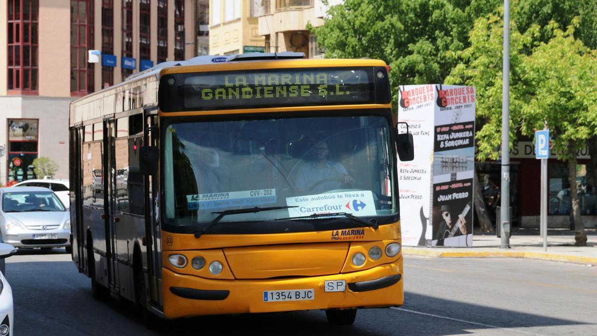 Un bus de La Marina Gandiense.