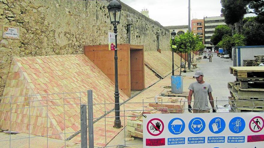 Obras en el muro de los Silos por el derrumbe.