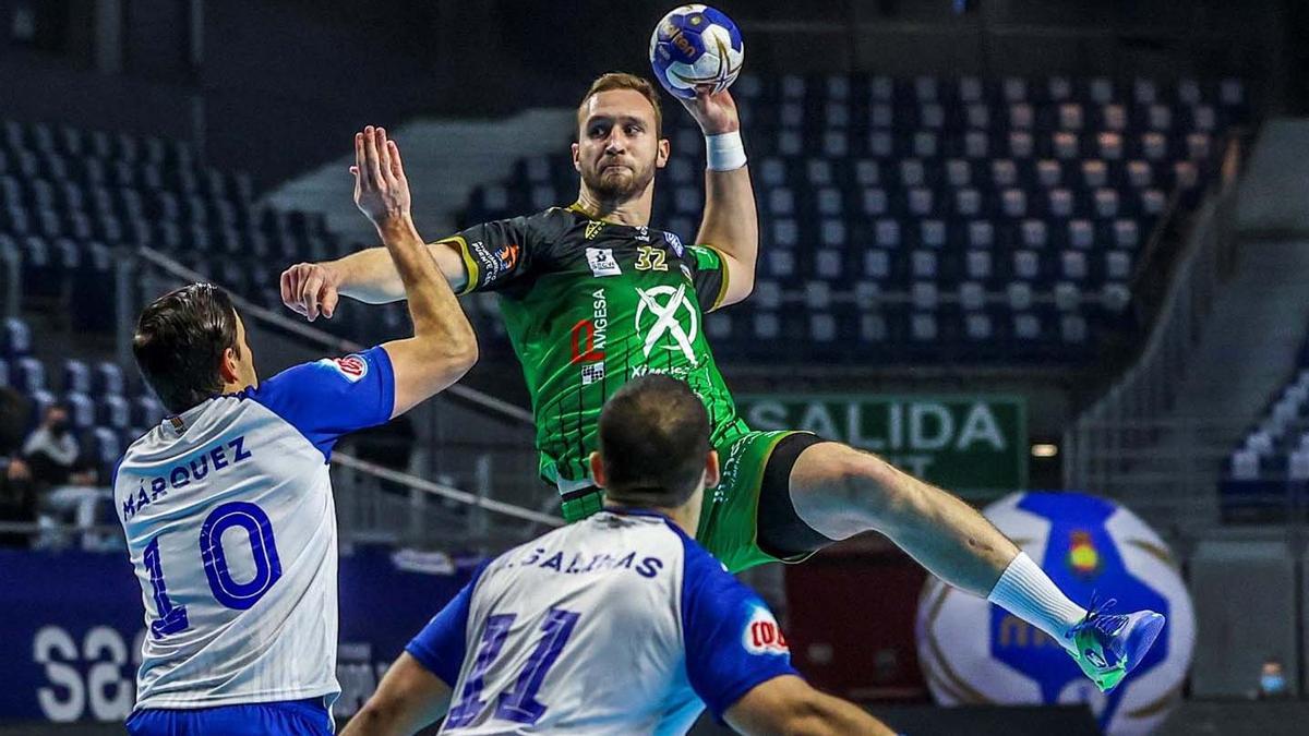 Mitic se eleva ante la oposición de Salinas y de Chema Márquez