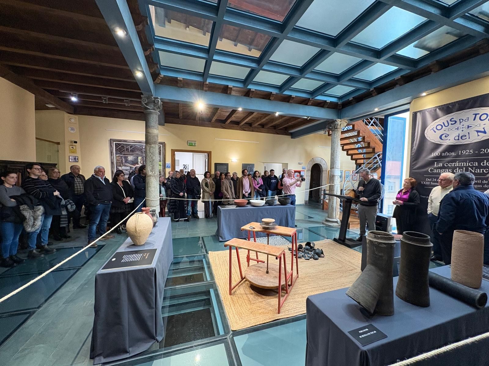 En imágenes: Así es la exposición de cerámica de Cangas que ha organizado el "Tous pa Tous"