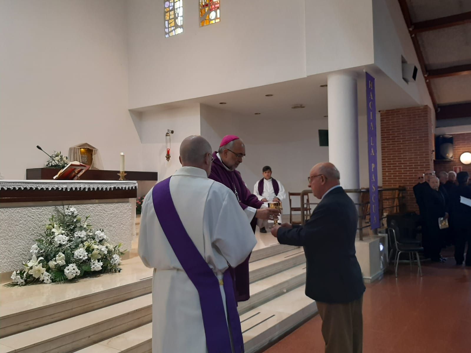Homenaje al párroco de La Fresneda: todas las imágenes del emotivo acto de reconocimiento