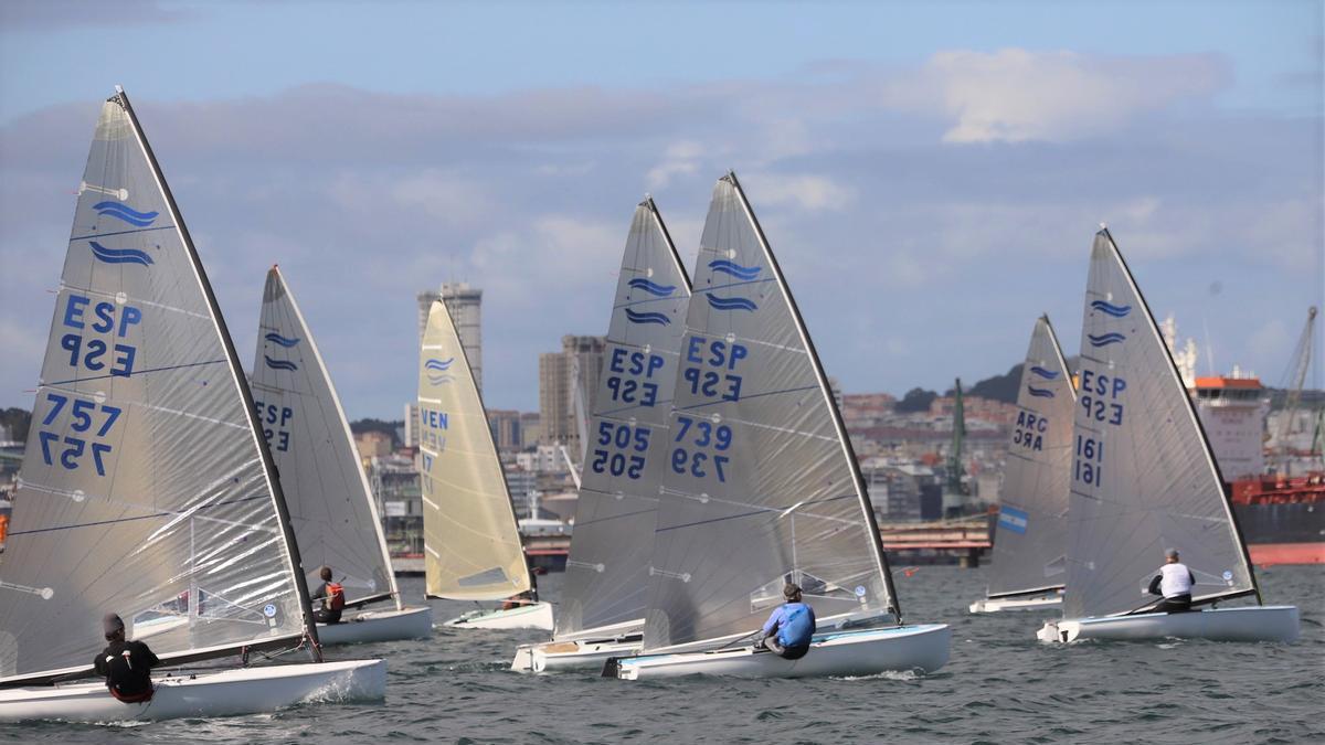 Fernández Vasco, con el barco el 161, lidera las embarcaciones de clase Finn.