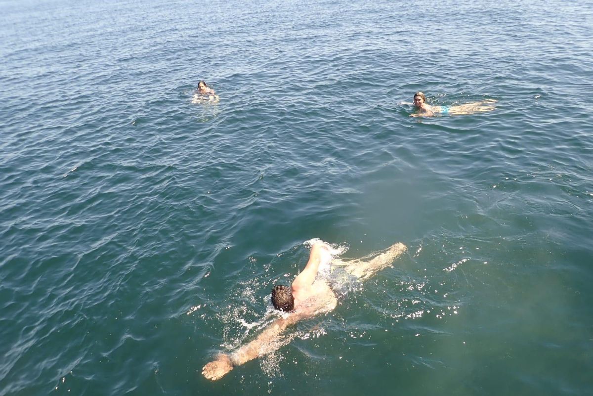 Un chapuzón en aguas de Rúa.