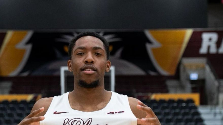 Francis Nwaokorie, la pasada temporada con Loyola Chicago Ramblers. En el detalle, machacando el aro en su etapa en UC San Diego Tritons. | LOYOLA UNIVERSITY CHICAGO ATHLETICS / UCSD TRITONS