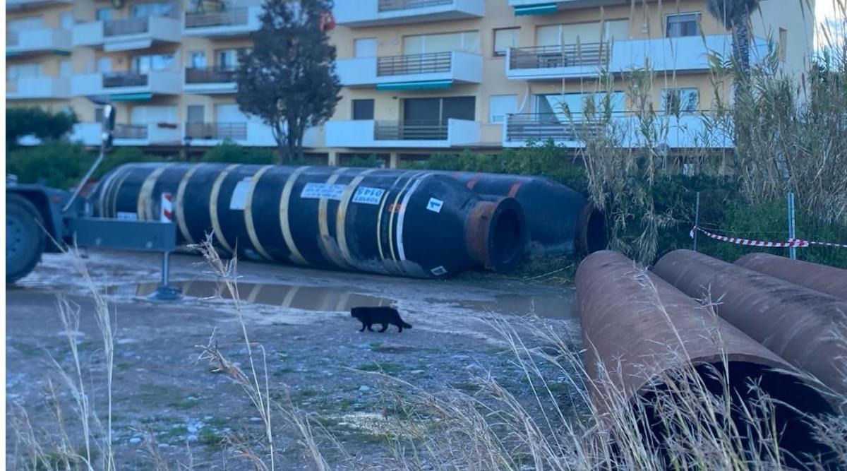 Tuberías descargadas en la zona.