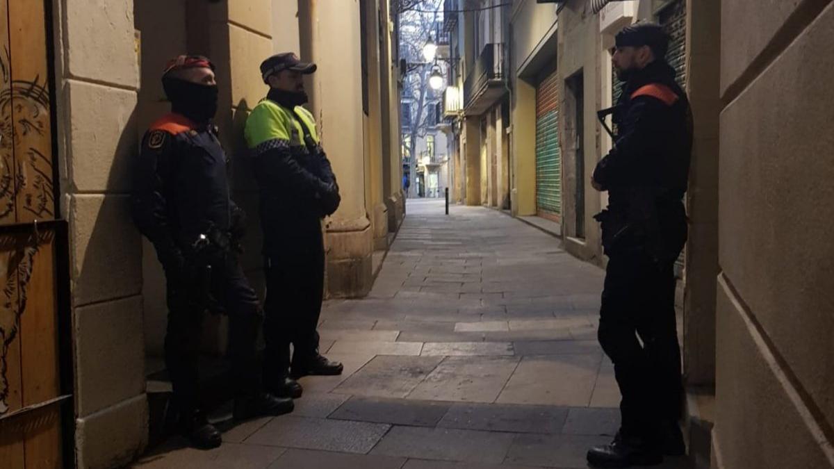 Operativo policial en tres narcopisos en el barrio Gòtic de Barcelona