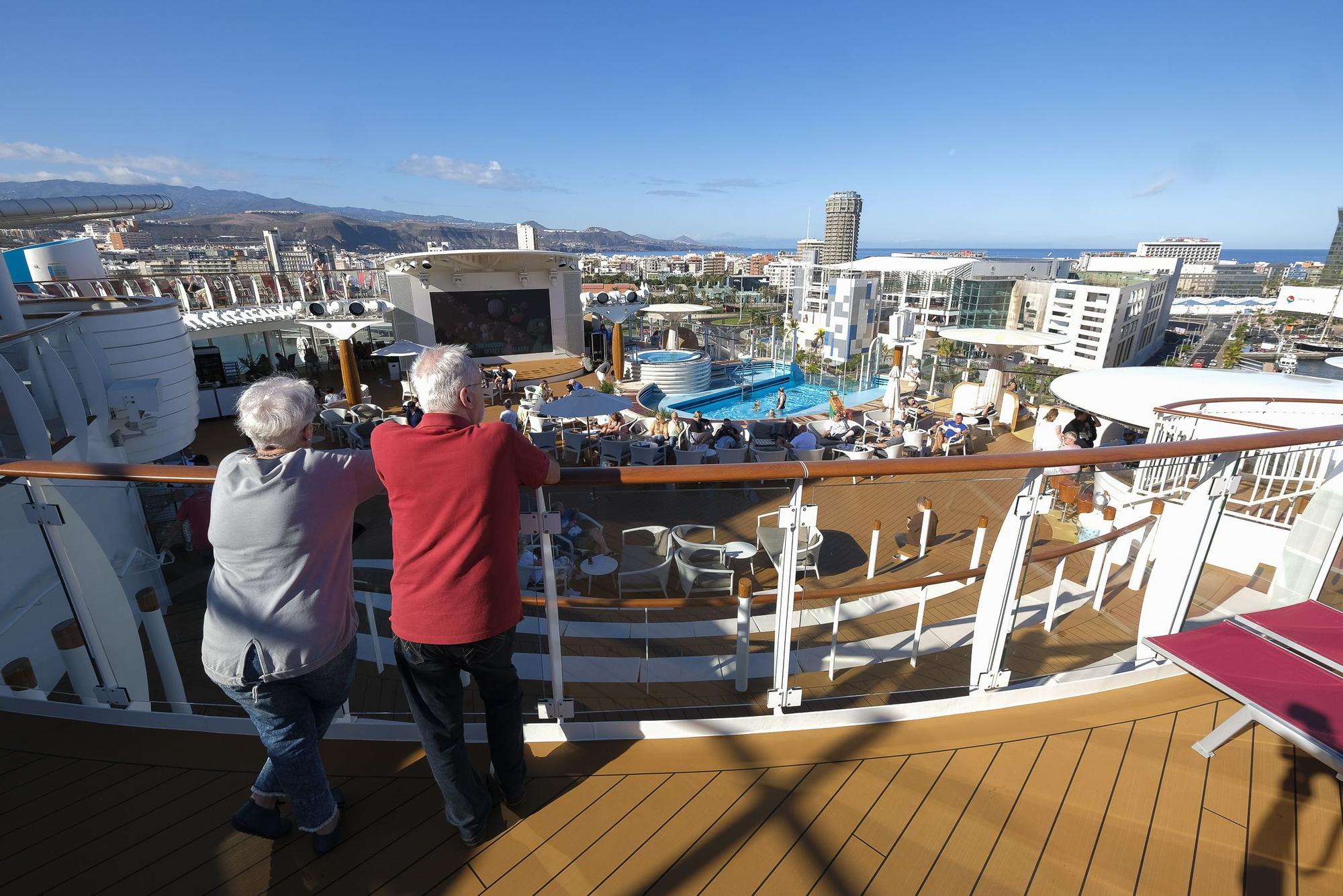 Primera escala en Canarias del 'Aida Cosma'