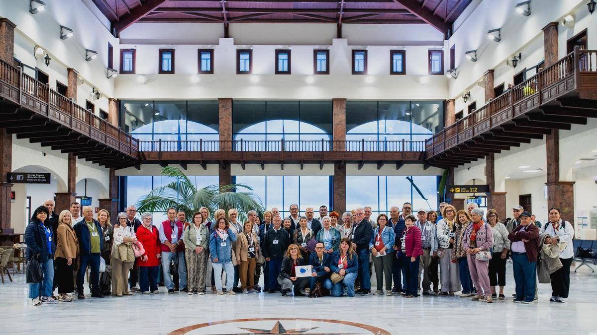 Salida del primer grupo de viaje de turismo sociocultural promovido por el Cabildo de La Gomera.
