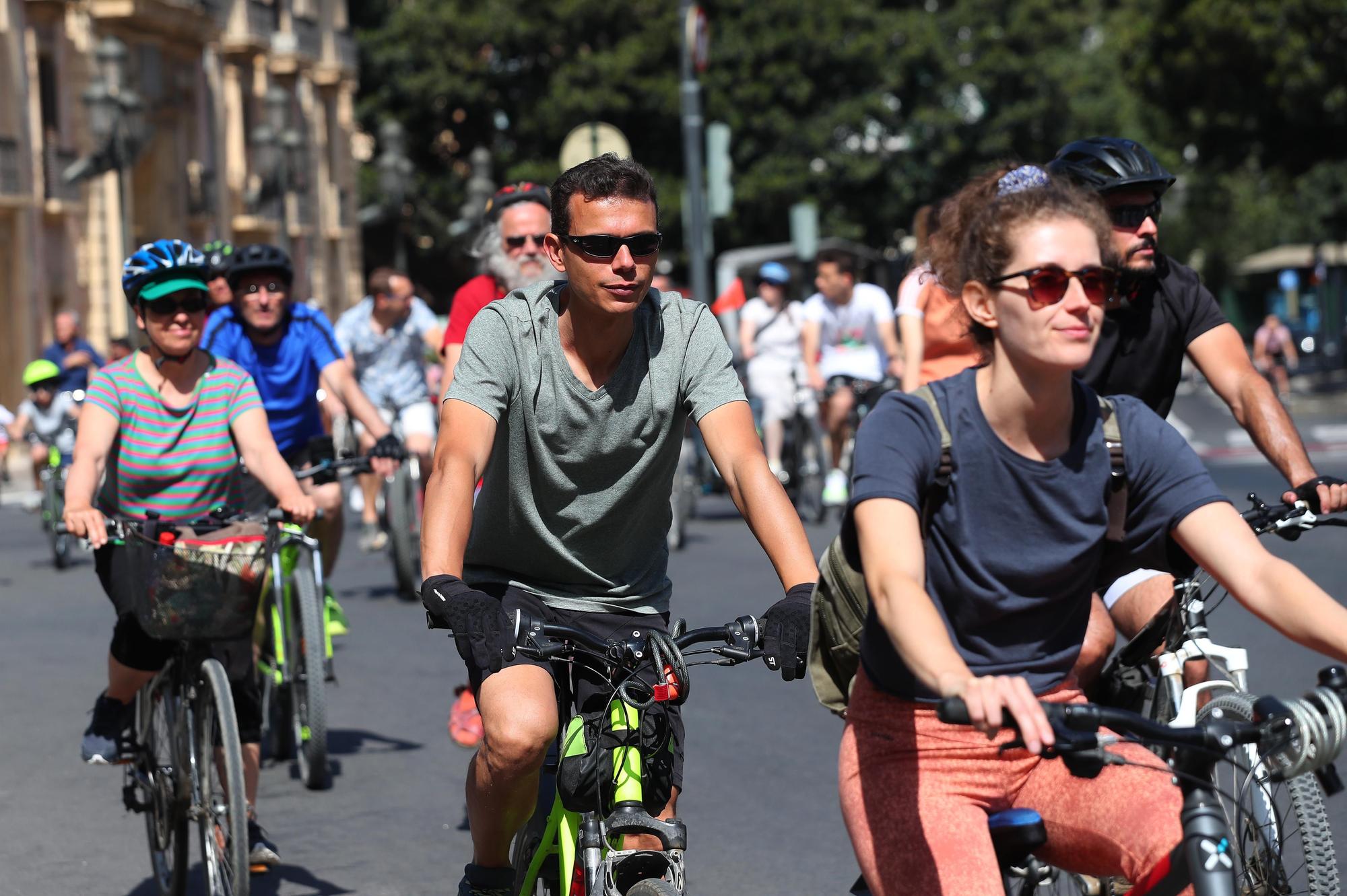 Búscate en la València Bike Parade