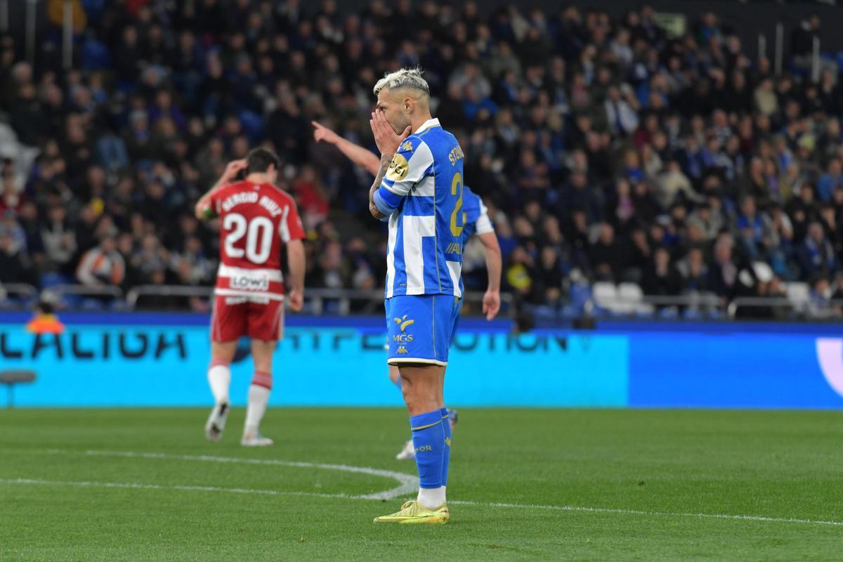 Un Dépor estéril cae ante el Granada en Riazor (0-2)
