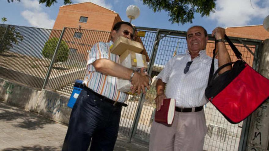 Los profesores Alfonso Rodríguez, a la izquierda, y Agustín Jiménez, a la derecha, dejan el instituto para jubilarse anticipadamente en el último año con gratificación.