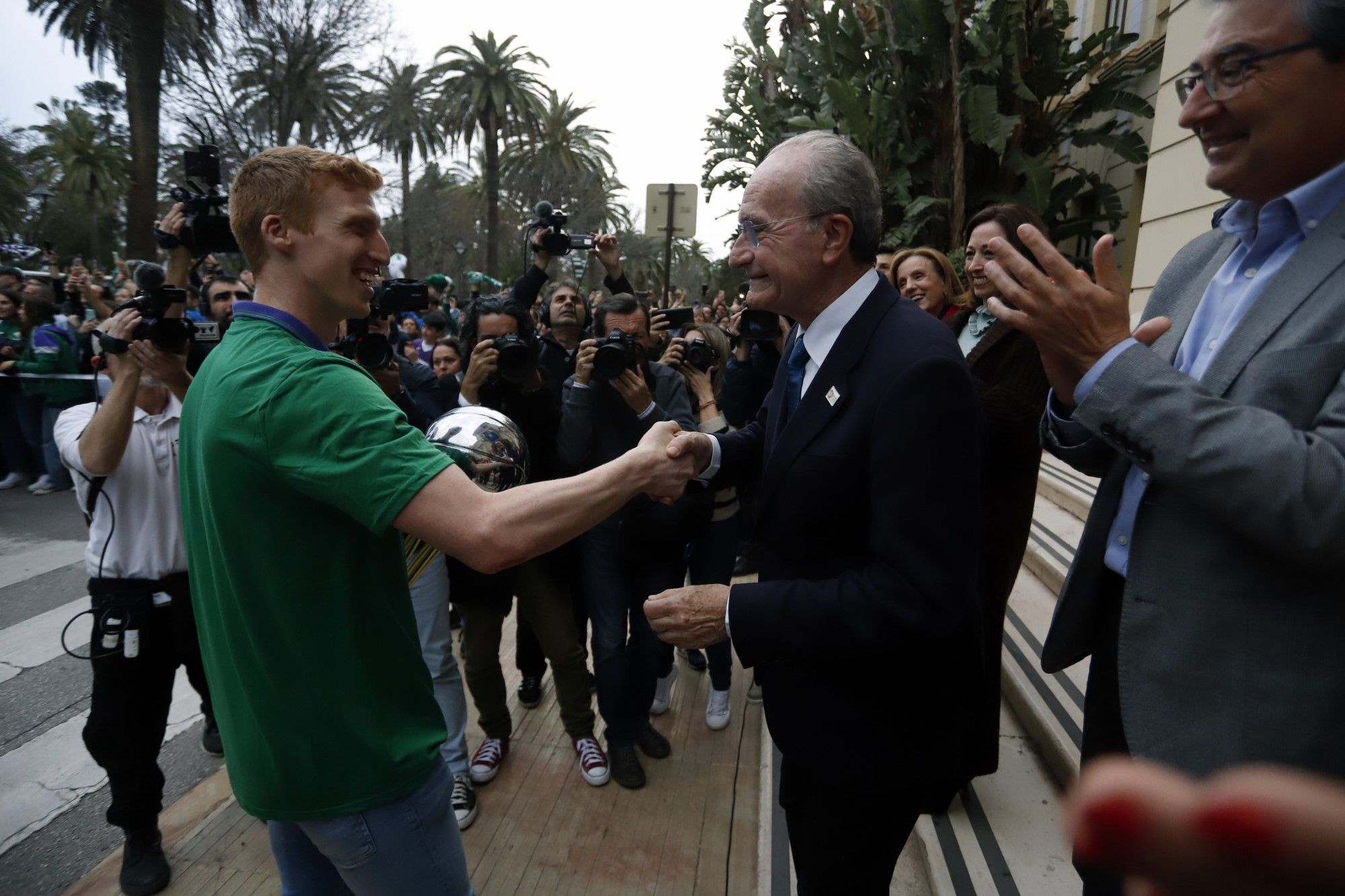 La fiesta del Unicaja, campeón de la Copa del Rey, por las calles de Málaga