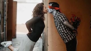 'El Beso' de un artista tinerfeño que se ha convertido en una atracción turística