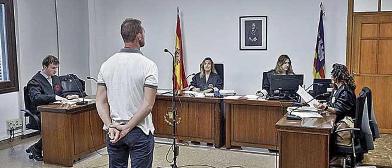 Ernesto V., ayer, en el juzgado de lo penal nÃºmero 1 de Palma.