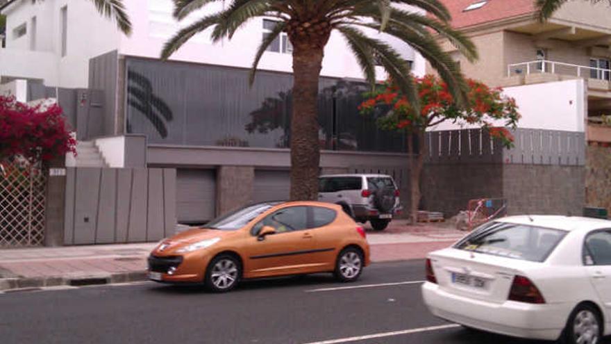 El chalé en el que se produjo el incendio en la cocina, en el paseo de Chil de la capital grancanaria, ayer. | m. á. m.