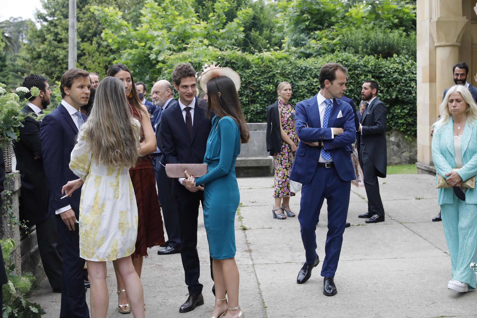 La boda de la "jet set" en Gijón: Pedro Bravo y Carlota Pérez-Pla se dan el sí quiero