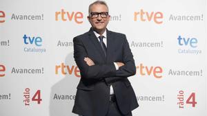 El sacerdote Carlos Fuentes, presentador de ’Ara i aquí’, en TVE-Catalunya. 