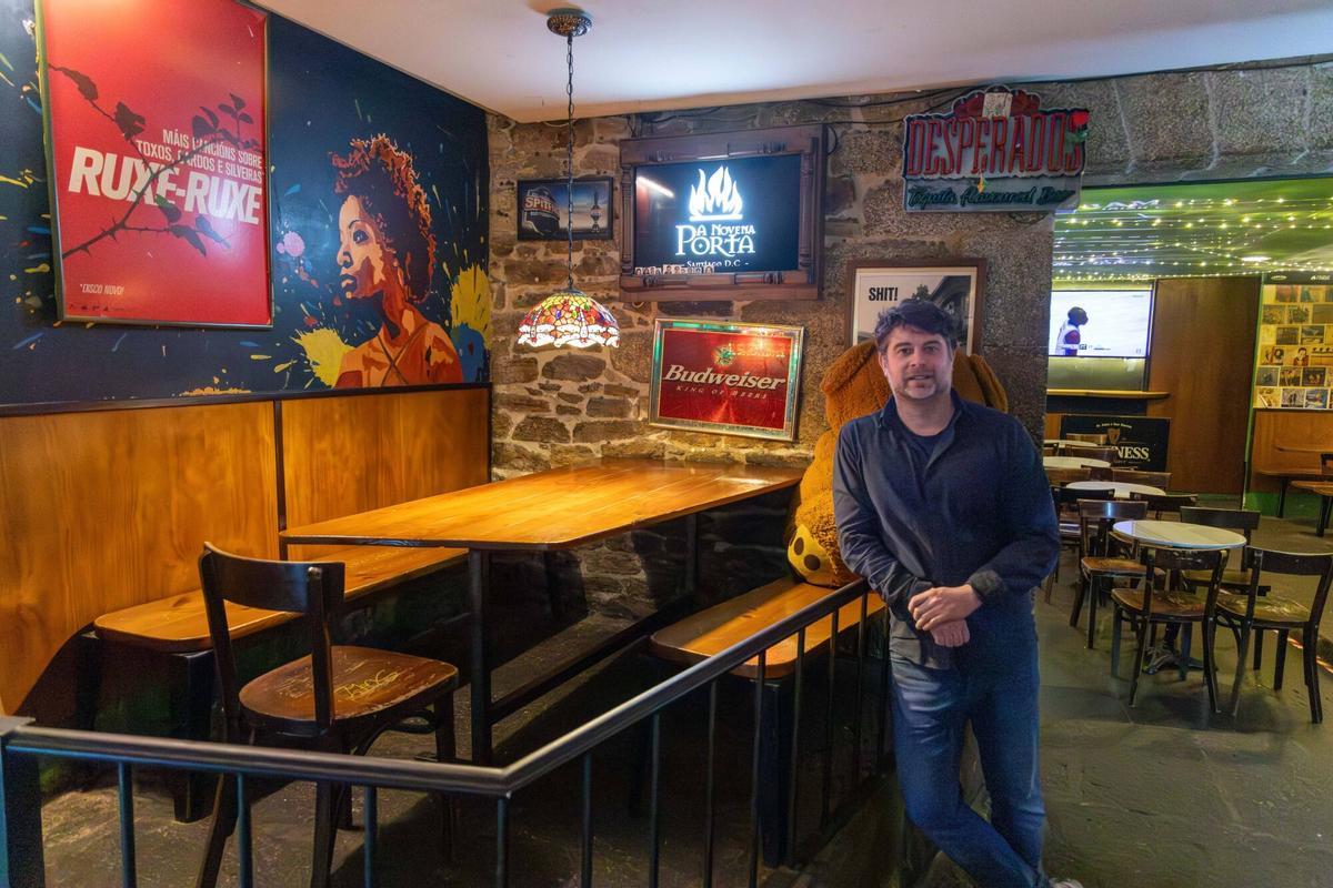 Eugenio Terradillos, dueño de A Novena Porta, en su local.