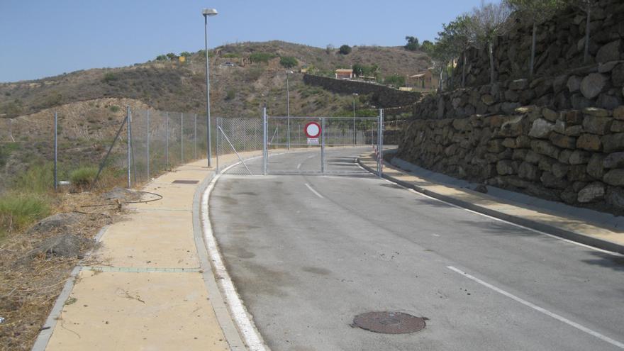 Puerta de acceso norte a urbanización Parque Victoria de Rincón de la Victoria