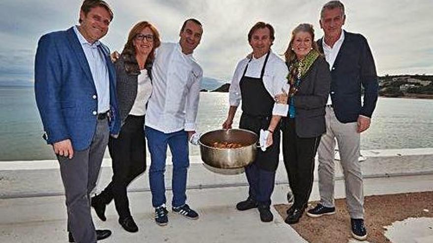 La presentació del plat d&#039;homenatge al centenari a Sant Pol, ahir.