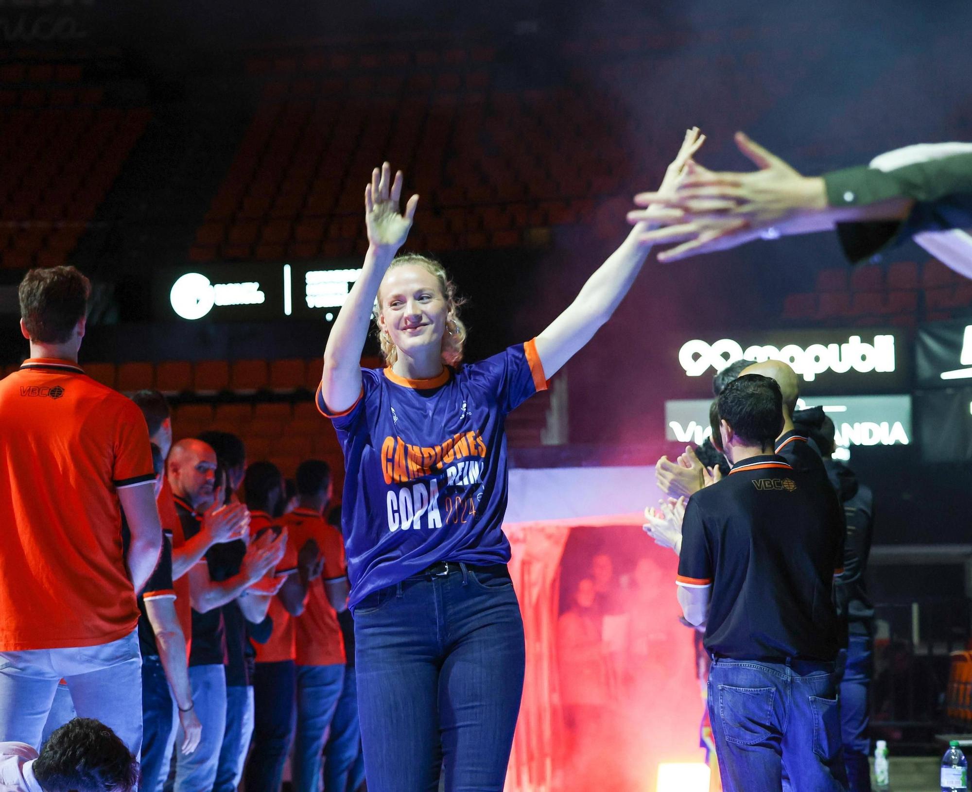 La fiesta llegó a la Fonteta: Así celebraron la Copa de la Reina