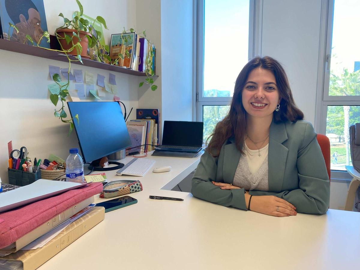 Laura Capitán, autora de la tesis, en su despacho.