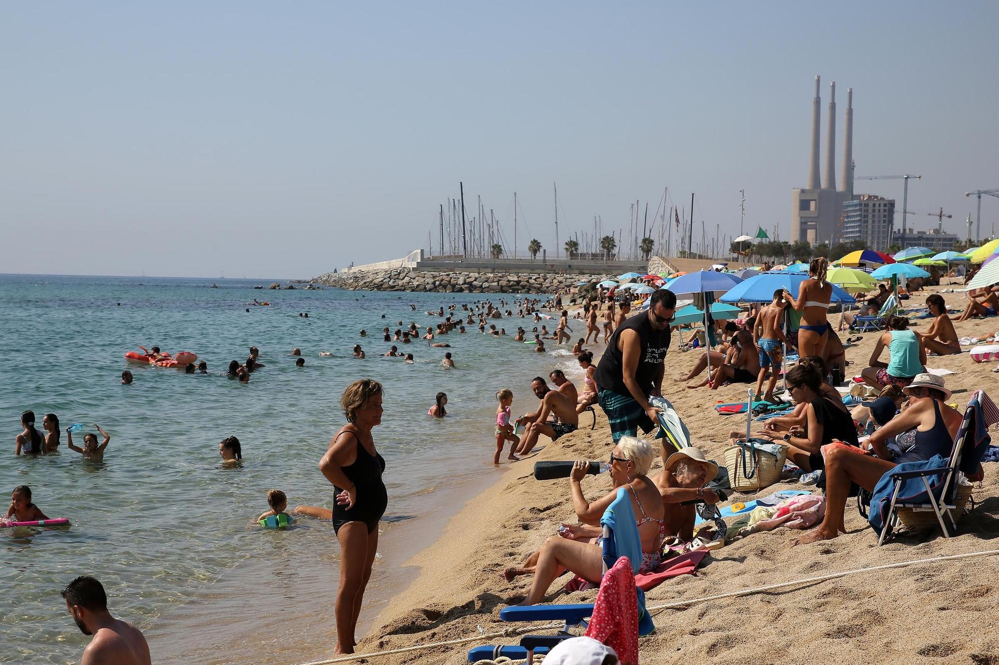 Una imagen de archivo de la playa de Badalona durante el verano del pasado 2023.