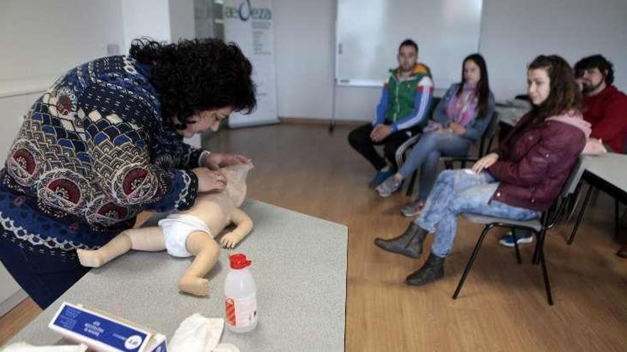 Cruz Roja y Aloumiños de leite imparten sendos cursos centrados en la infancia