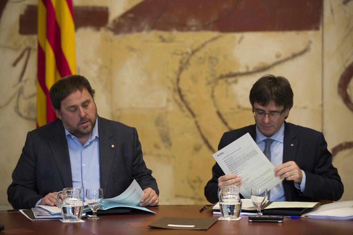 Oriol Junqueras y Carles Puigdemont, durante una reunión del Consell Executiu.