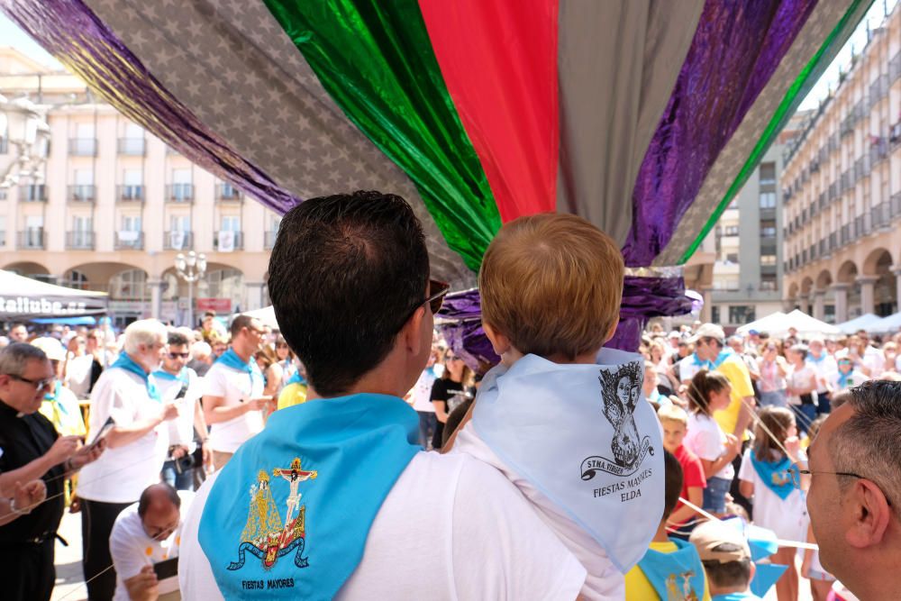 Traca y suelta de globos en las fiestas de Elda