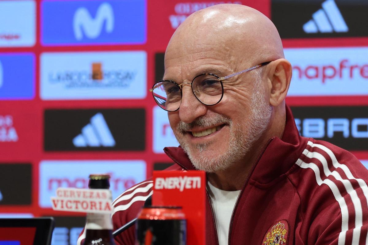 El seleccionador español, Luis de la Fuente, en su comparecencia en el Estadio de la Cerámica.