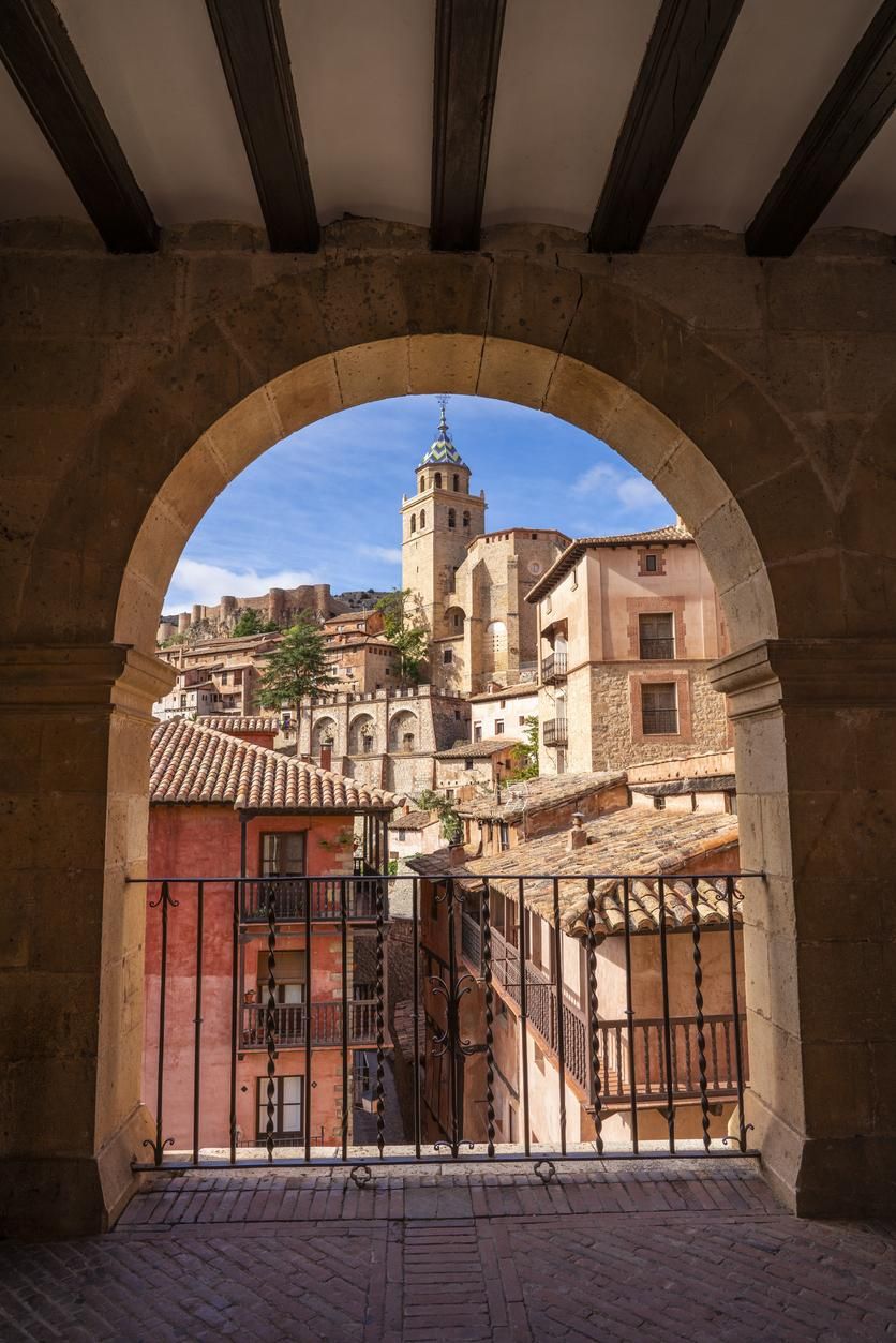 El arco del pueblo de Albarracín