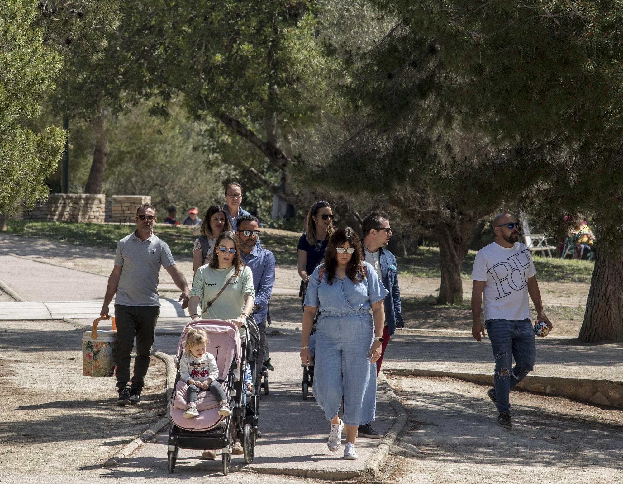 El Parc d San Vicent de Lliria vuelve a llenarse de familias dos años depués