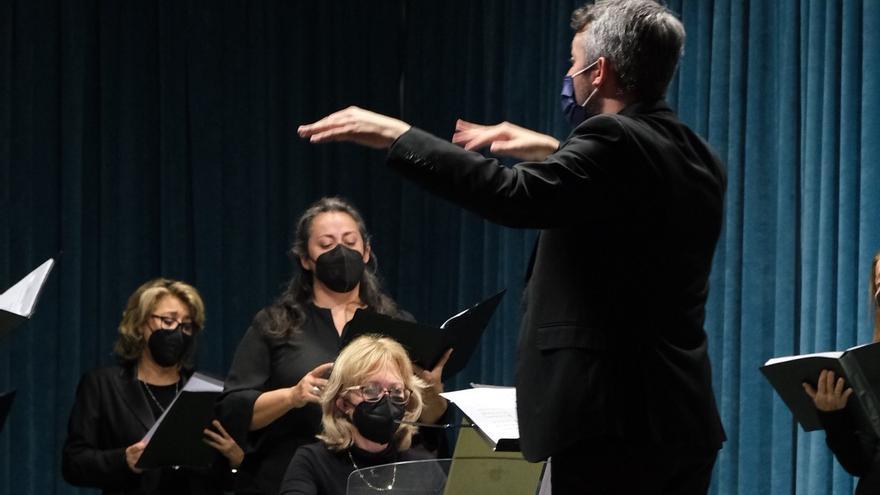 UNED Málaga celebra su concierto de Navidad con el coro de la UMA