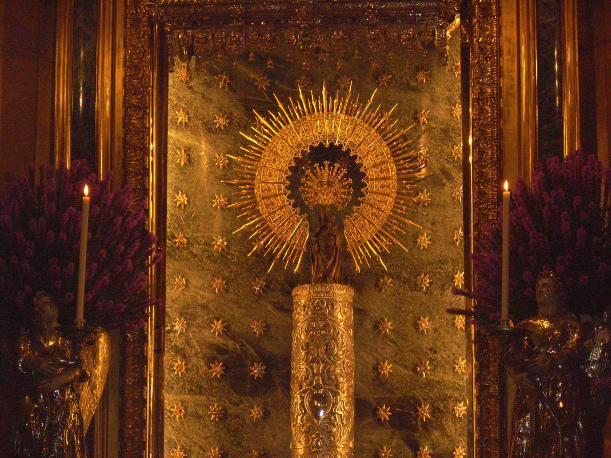 Una imagen de archivo de la Virgen del Pilar sin manto
