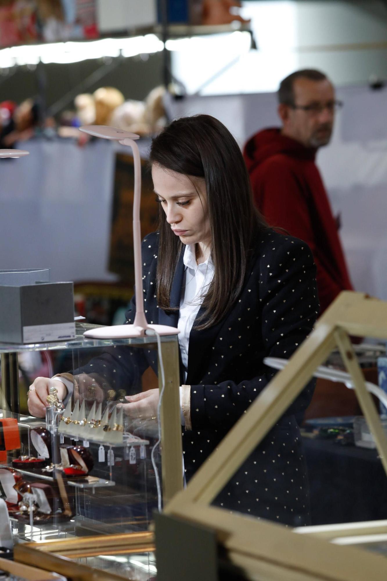 Larga cola en la apertura de la Feria de Antigüedades